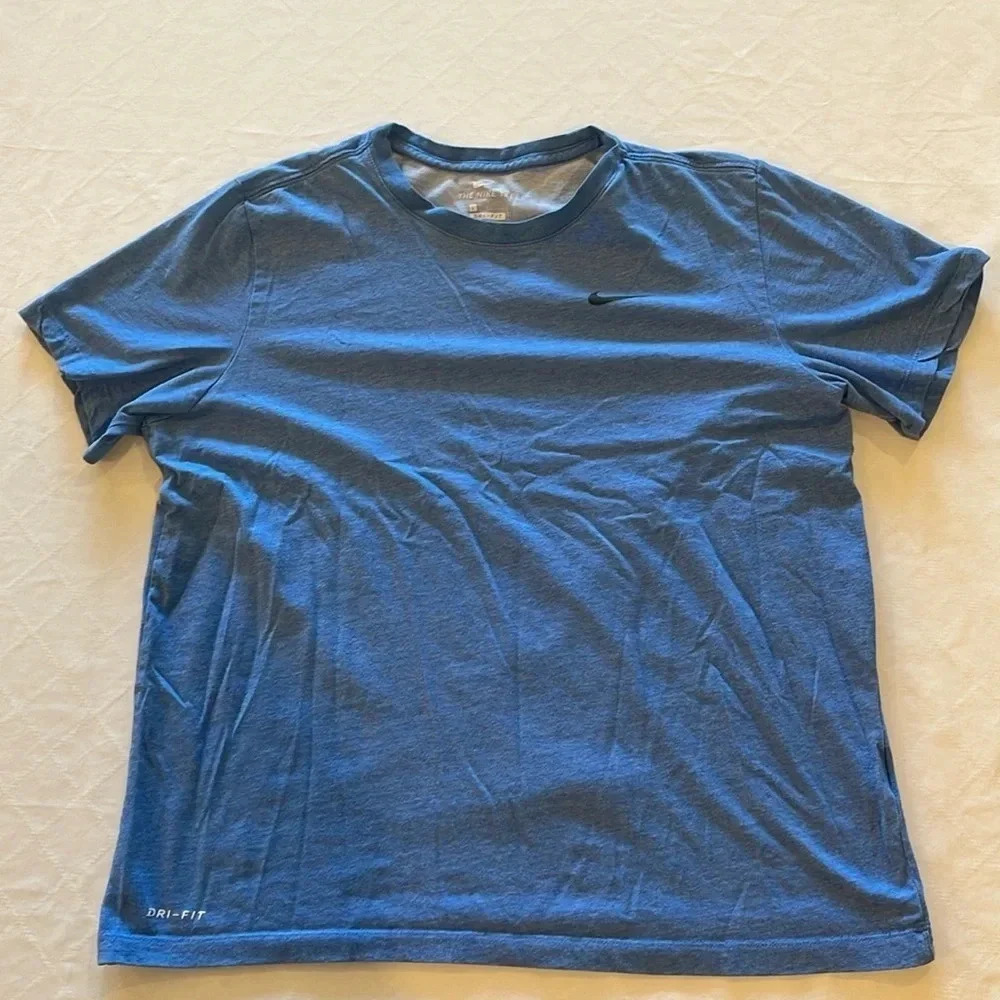 Nike men’s dri-fit large single‎ swoosh tee shirt  euc